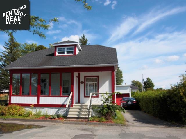 Property 301 Av. St-Cyrille main img