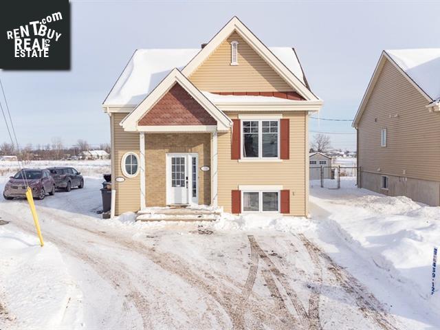 Property 374-376 Rue Valerie main img