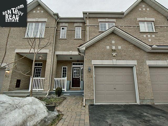 Property 744 Bowercrest Crescent main img