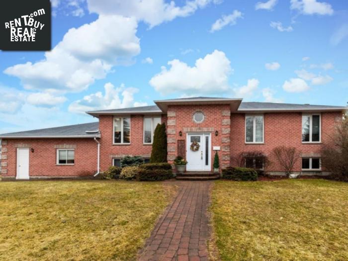 Property 15 Oakridge Crescent main img