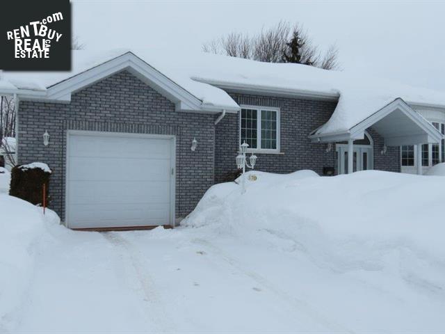 Property 370 Av. Arseneault main img