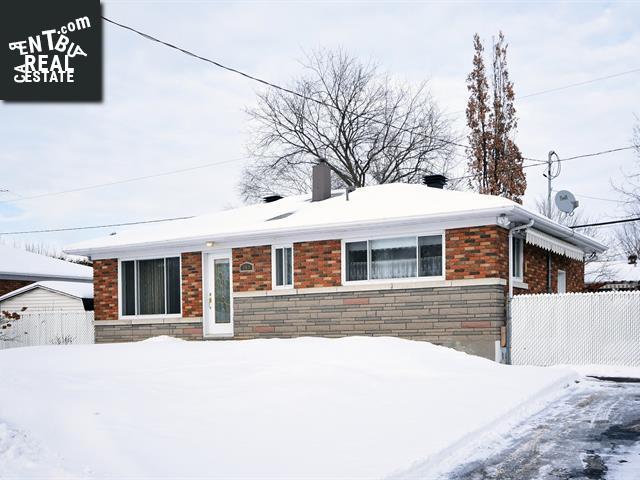Property 157 45e Avenue main img
