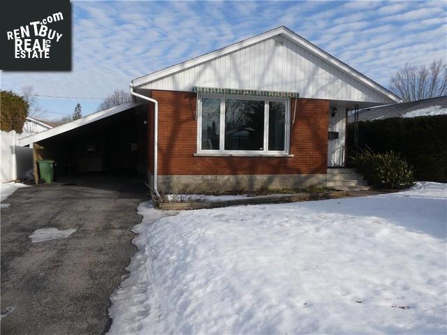 Property 2299 Badger Crescent main img