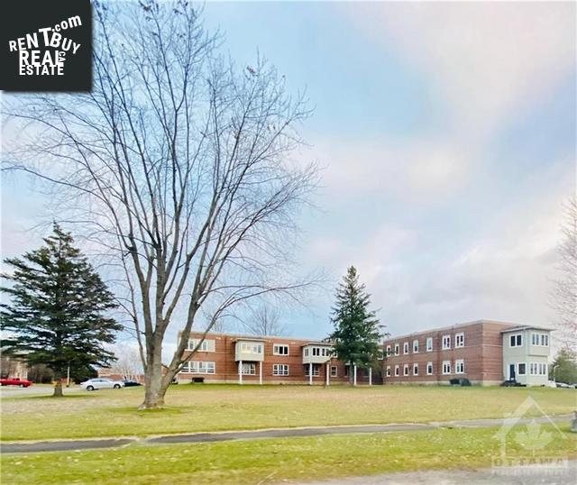 Property #322-361 Queen Street main img
