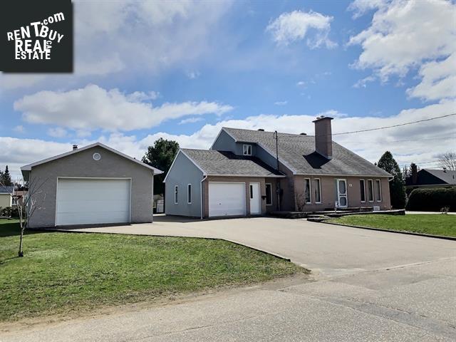 Property 220 Rue Mario main img