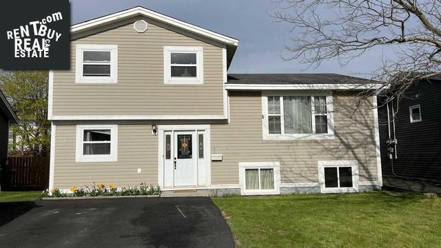 Property 4 Stirling Crescent main img