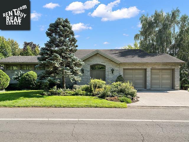 Property 390 Rue Lakeshore main img