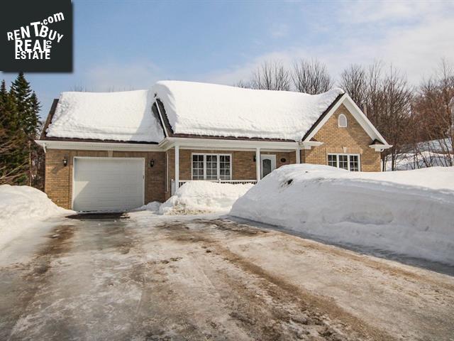 Property 27 Rue Elm main img