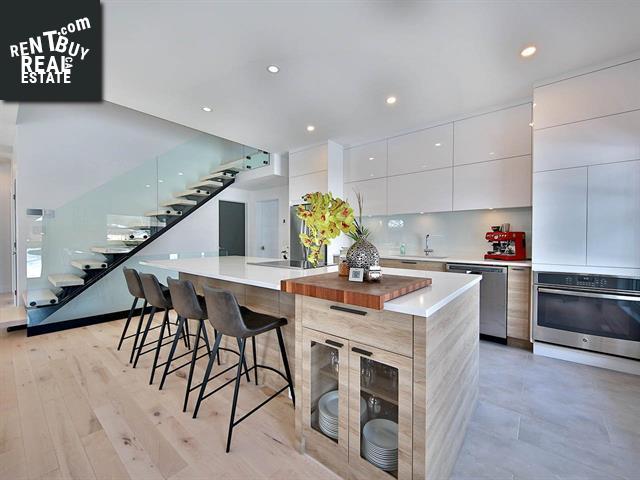 Property 330 Rue Dubois main img