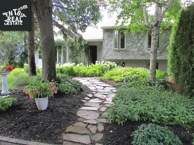 Property 49 Rue Moquin main img