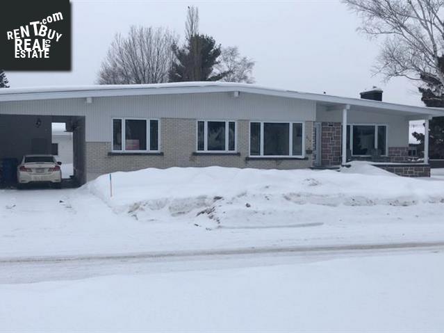 Property 640 Av. Labrecque main img
