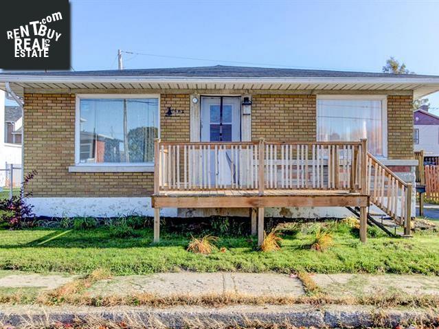 Property 1642 Rue Lambert main img