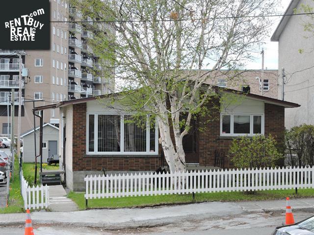 Property 106 Av. Mercier main img