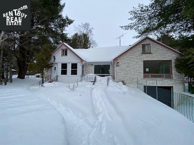 Property 3992 Rue Ste-Anne main img