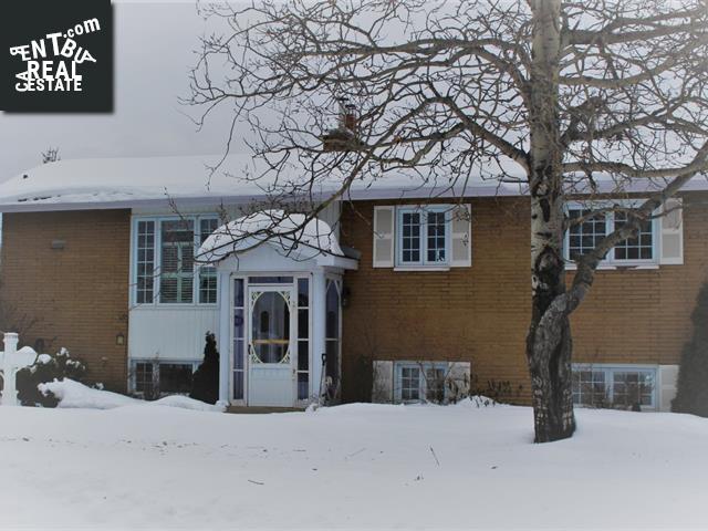 Property 736 Rue Laporte main img