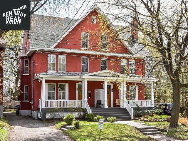 Property 105 Av. Hickson main img