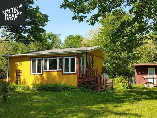 Property 239 Ch. Decelles main img