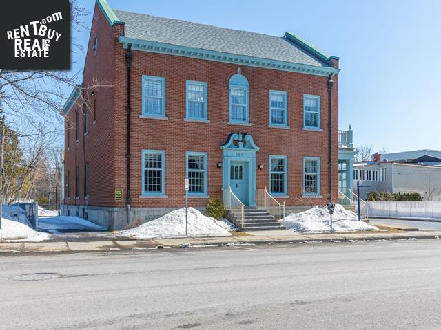 Property 160z Rue St-Charles-Borromee S. main img