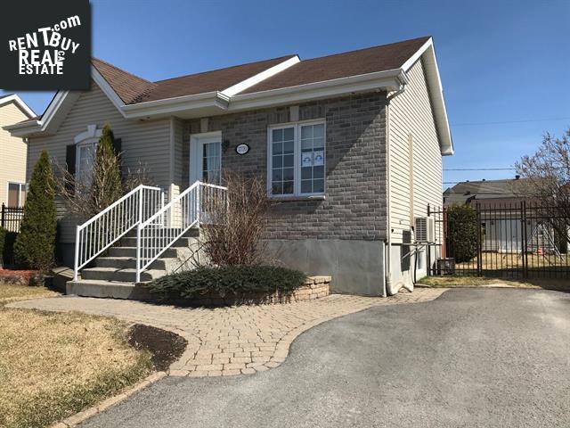 Property 2770 Rue Clermont main img