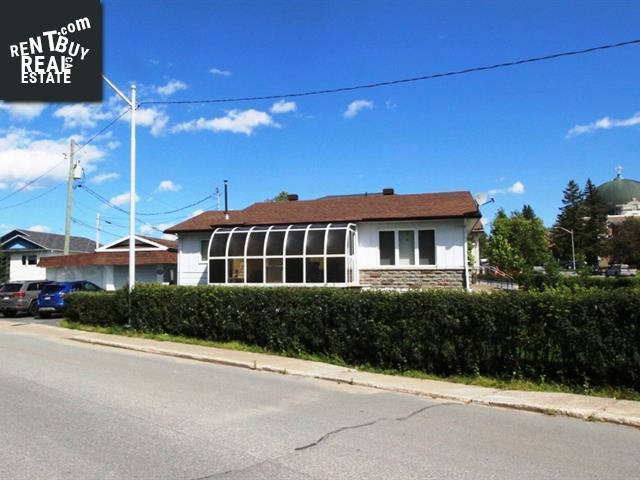 Property 222 Boul. Mercier main img