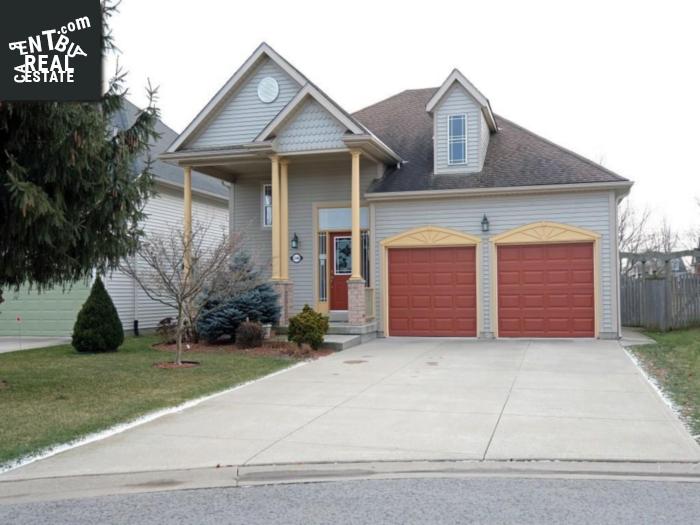 Property 3360 Edgewood Crescent main img