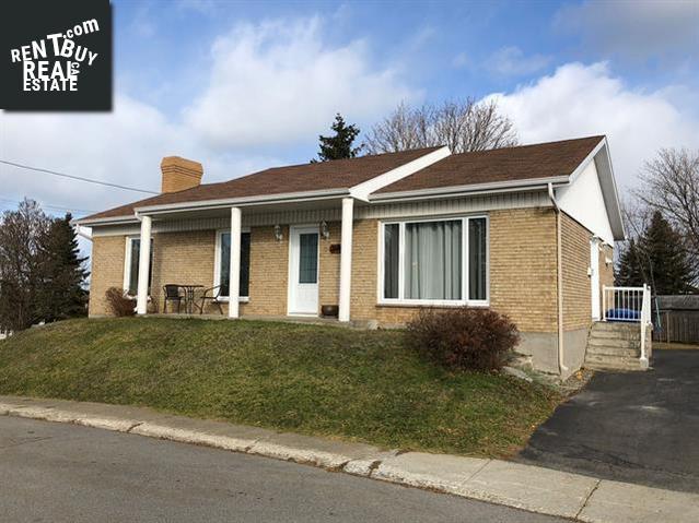 Property 268 Rue Laval N. main img