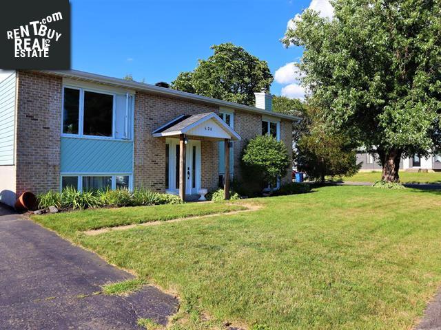 Property 436 Carre Charlevoix img1