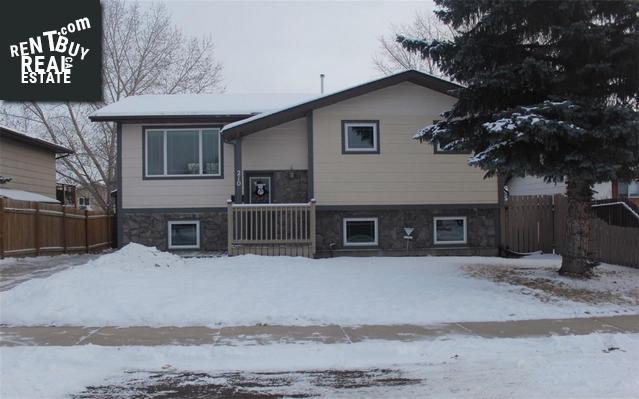 Property 210 Kirkpatrick Cres main img