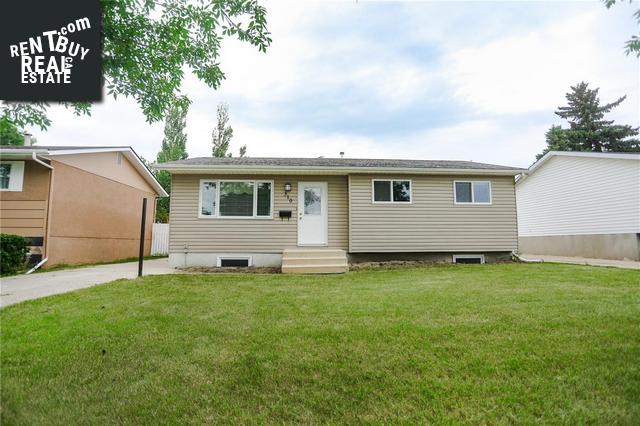 Property 310 Meighen Cres main img