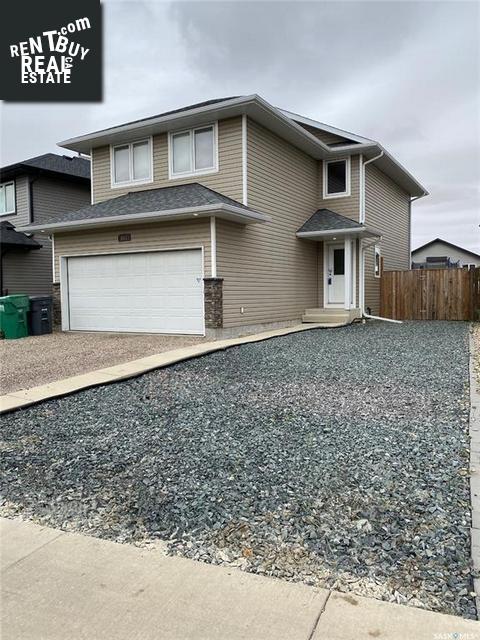 Property 114 Henick Cres main img