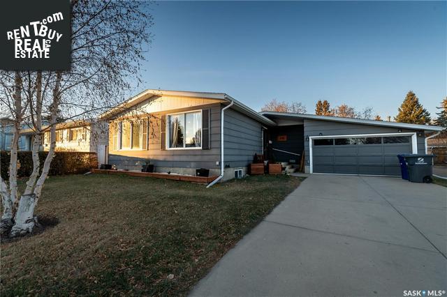 Property 240 Campion Cres main img