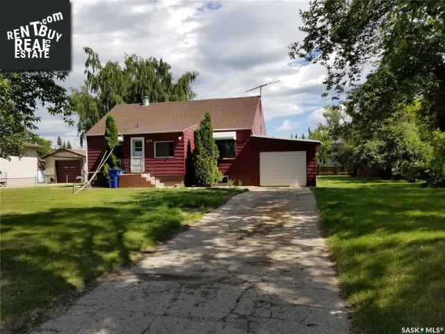 Property 525 3rd Ave E main img
