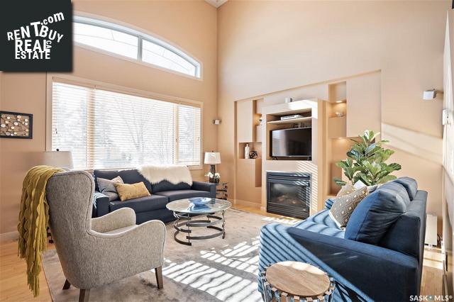 Property 3044 St James Cres main img