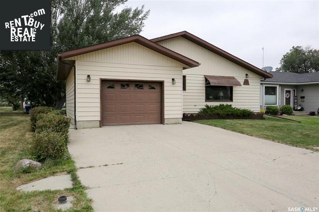 Property 215 Coteau St main img