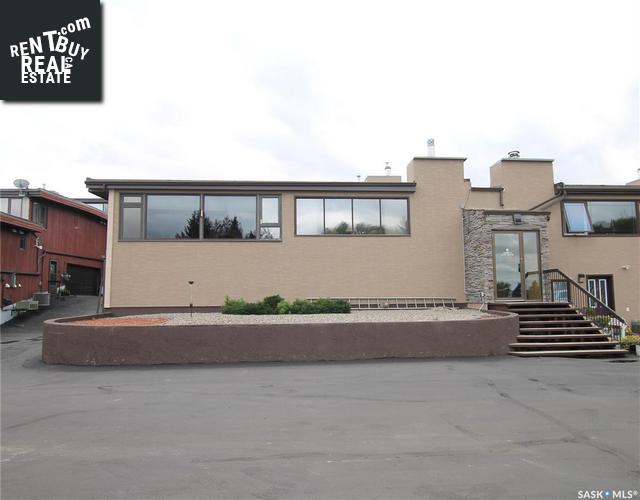 Property 8 275 Alpine Cres main img