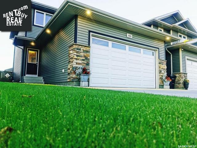 Property 466 Henick Cres main img