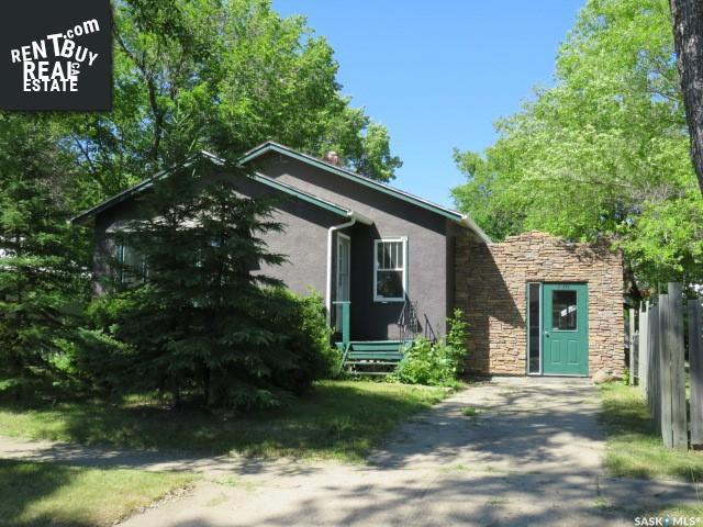 Property 136 3rd Avenue E main img