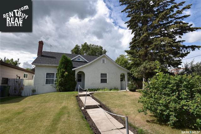Property 406 2nd Street E main img