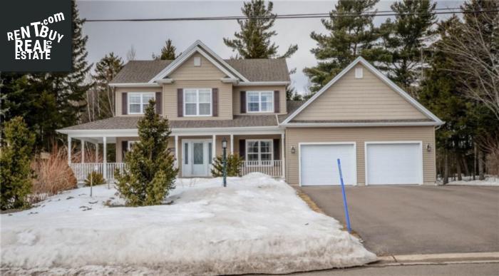Property 202 Maurice Cres main img