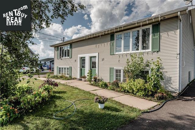 Property 33-35 Colonial Dr main img