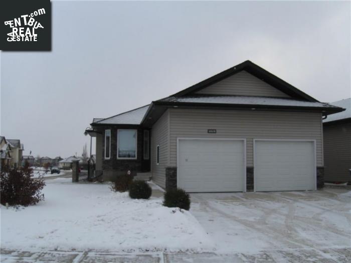 Property 1019 Lynd Cres main img