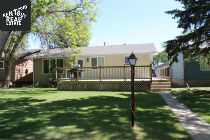 Property 840 3rd St E main img